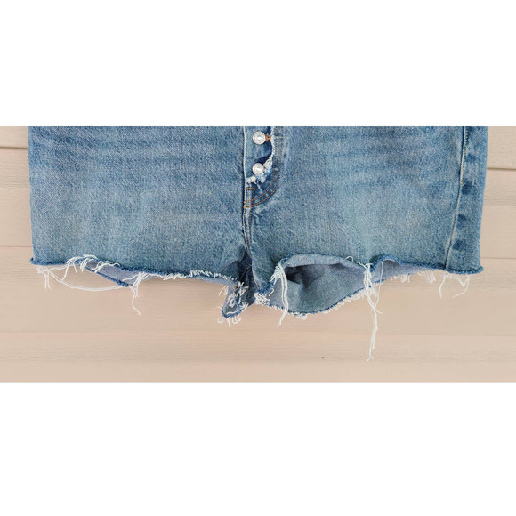 Women's Levi's 501 Cut-Off Exposed‎ Button Fly Light Wash Denim Shorts Size 31 - Picture 4 of 8